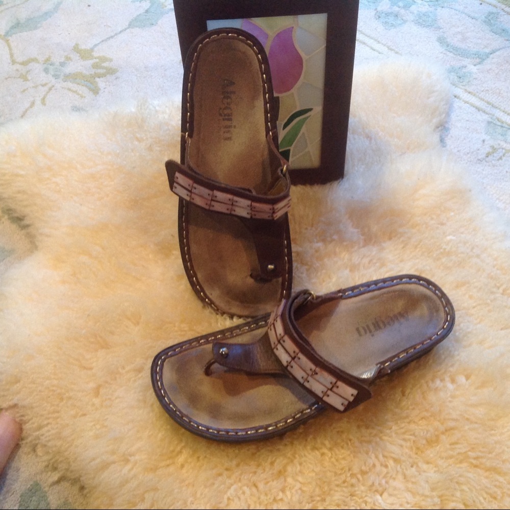 Sandals - Picture 5 of 6